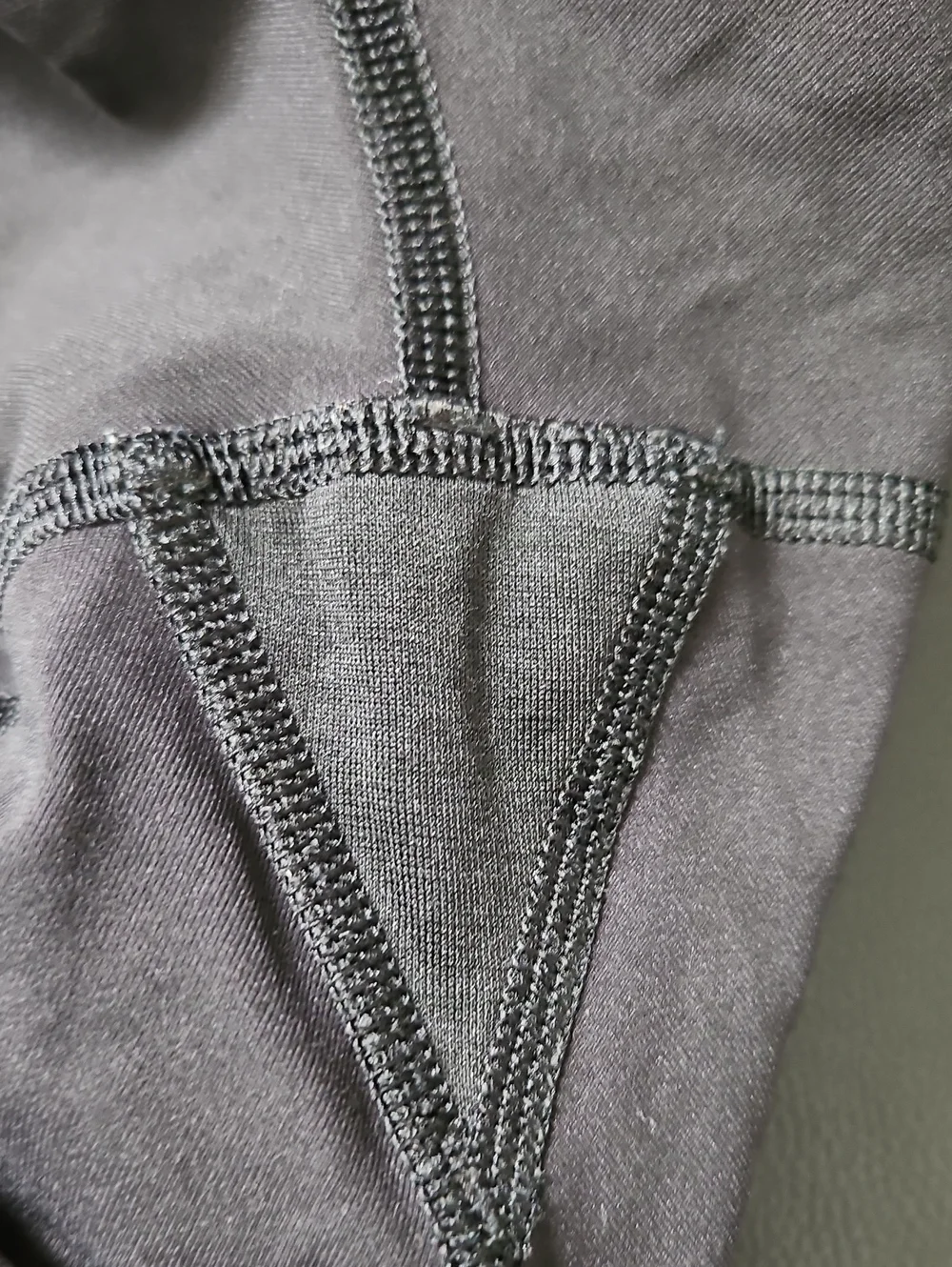 Lululemon Black Crop Leggings Side Pockets Reflective Dot Zipper Pocket Sz 10